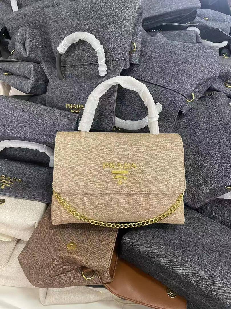 Prada - Chanel - Hermes
95 dhs✅
high quality25cm

Zain26
♥️♥️♥️