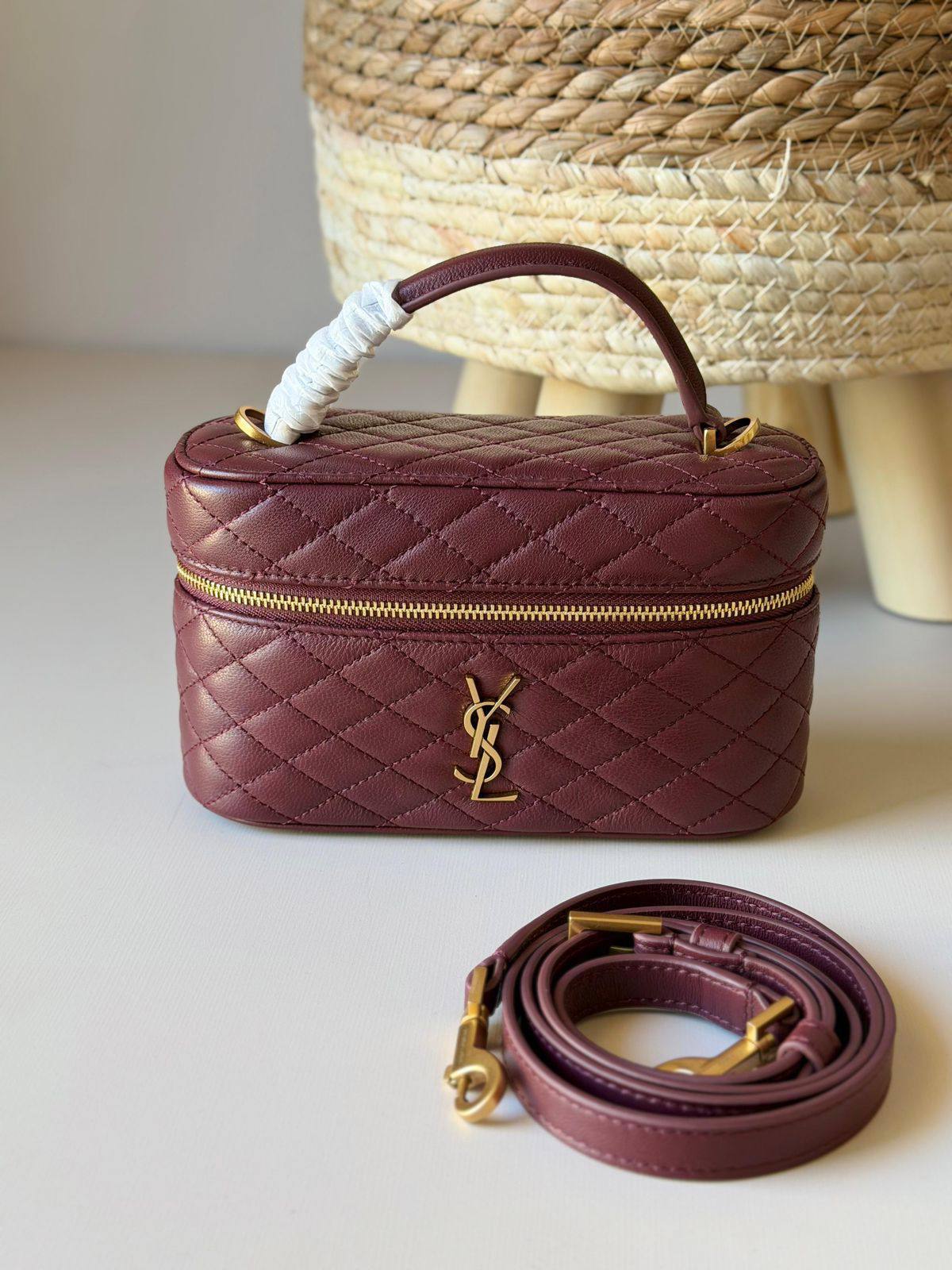 YSL 
Master
         18Cm
230 dhs🌺

Zain131
♥️♥️♥️
Chanel