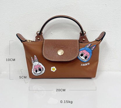 🎄Christmas gifts 🎊 
⛄️Labubu＋LongChamp 
1️⃣ First  Quality 
Size：20 * 10 * 5 cm
45 dhs🪙🌨️

Zain115
♥️♥️♥️