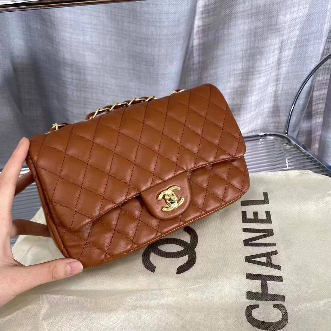 Chanel


With box 🎁🎁🎁

75 dhs❣️

Zain50
♥️♥️♥️