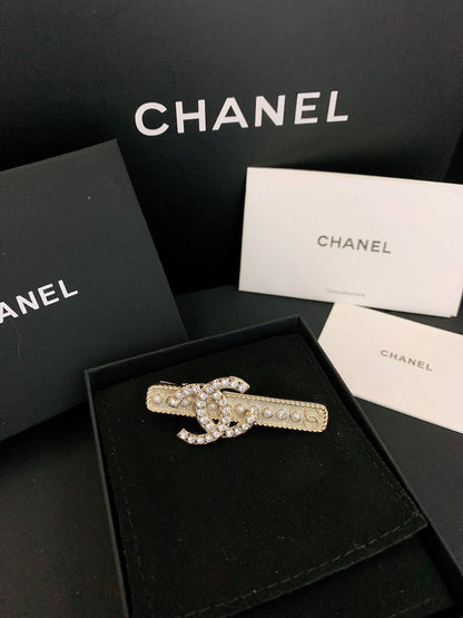 HAIR CLIP
MASTER✨
55 DHS✅
 WITH BOX AND PAPER BAG🎁🛍️

Zain89
♥️♥️♥️