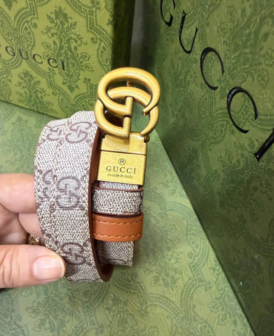 Gucci
Good quality 
With box
🎁🎁🎁

50 dhs🪙🌨️

Zain93
🌸♥️♥️