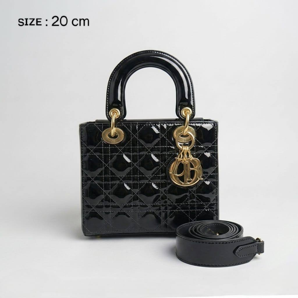CHRISTIAN LADY DIOR
     • ᴄʀᴏᴄᴏᴅɪʟᴇ ʟᴇᴀᴛʜᴇʀ
          (ᴅɪᴀᴍᴏɴᴅ sɪʟᴠᴇʀ ᴄʜᴀʀᴍ)
     • ᴍᴀᴛᴛᴇ ʟᴇᴀᴛʜᴇʀ
          ( ᴍᴀᴛᴛᴇ ʜᴀʀᴅᴡᴀʀᴇ)
     • ɢʟᴏssʏ ᴘᴀᴛᴇɴᴛ ʟᴇᴀᴛʜᴇʀ
          ( ɢᴏʟᴅ ʜᴀʀᴅᴡᴀʀᴇ )
WITH BOX
🎁🎁🎁

100 dhs✅

Zain31
♥️♥️♥️