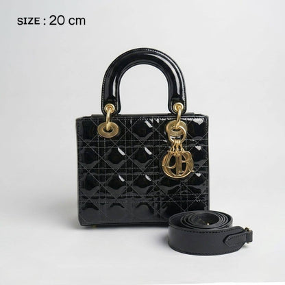 CHRISTIAN LADY DIOR
     • ᴄʀᴏᴄᴏᴅɪʟᴇ ʟᴇᴀᴛʜᴇʀ
          (ᴅɪᴀᴍᴏɴᴅ sɪʟᴠᴇʀ ᴄʜᴀʀᴍ)
     • ᴍᴀᴛᴛᴇ ʟᴇᴀᴛʜᴇʀ
          ( ᴍᴀᴛᴛᴇ ʜᴀʀᴅᴡᴀʀᴇ)
     • ɢʟᴏssʏ ᴘᴀᴛᴇɴᴛ ʟᴇᴀᴛʜᴇʀ
          ( ɢᴏʟᴅ ʜᴀʀᴅᴡᴀʀᴇ )
WITH BOX
🎁🎁🎁

100 dhs✅

Zain31
♥️♥️♥️