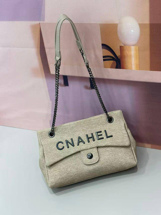 Chanel   
110 dhs🪙🖤

with box 📦 

Zain253
♥️♥️♥️