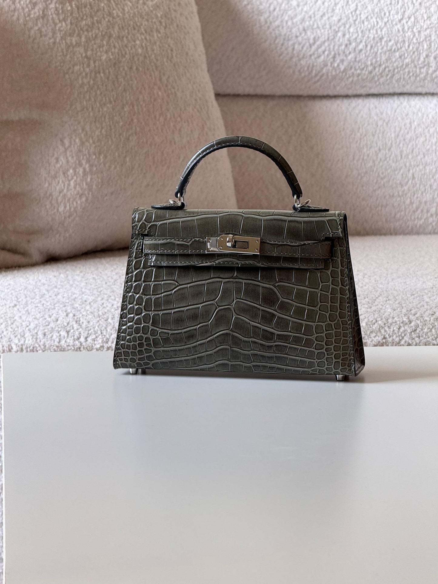 Hermes

minikelly 19cm💕

master quality😍

with box❤️
🎁🎁🎁

550 dhs❣️

Zain52
♥️♥️♥️