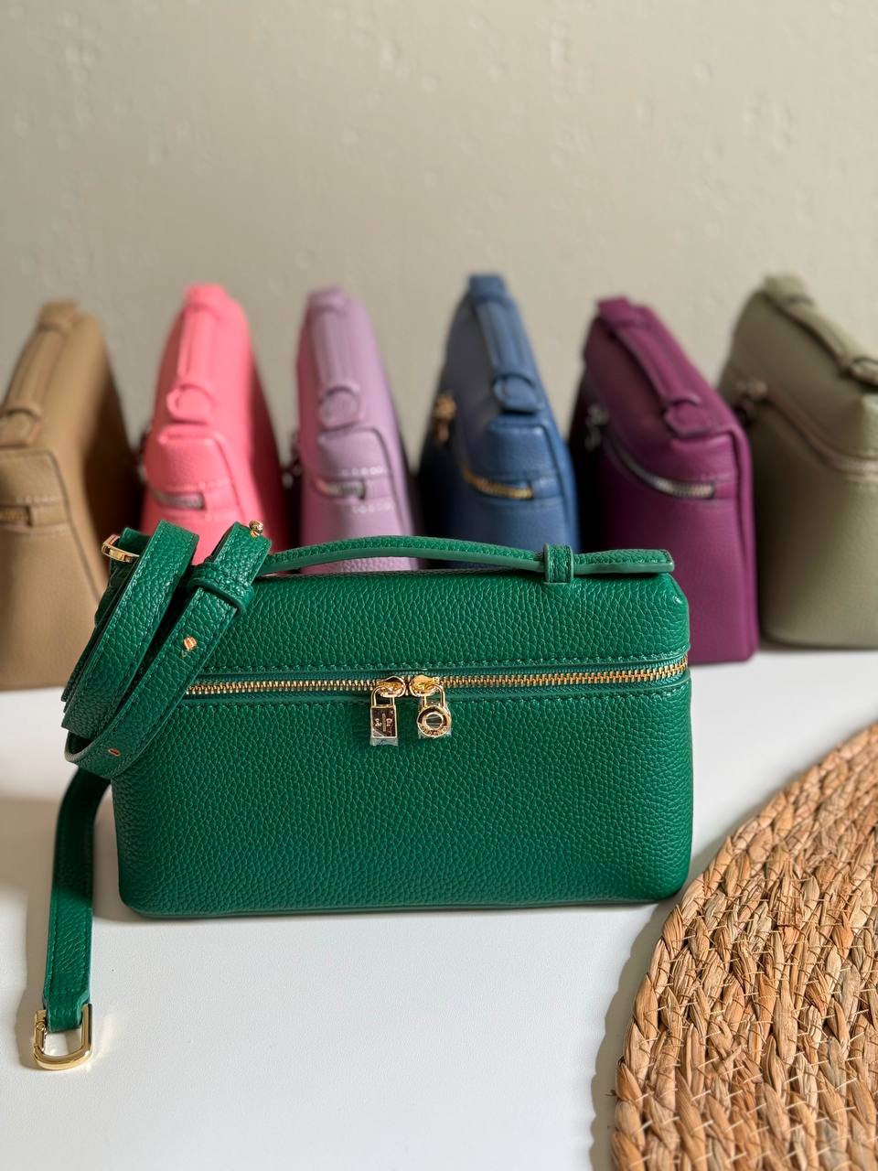 LORO PIANA
19cm
320 dhs🇦🇪🇦🇪
Top quality 
With box🎁

Zain167
♥️♥️♥️