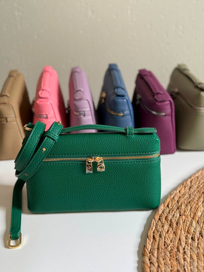 LORO PIANA
19cm
320 dhs🇦🇪🇦🇪
Top quality 
With box🎁

Zain167
♥️♥️♥️