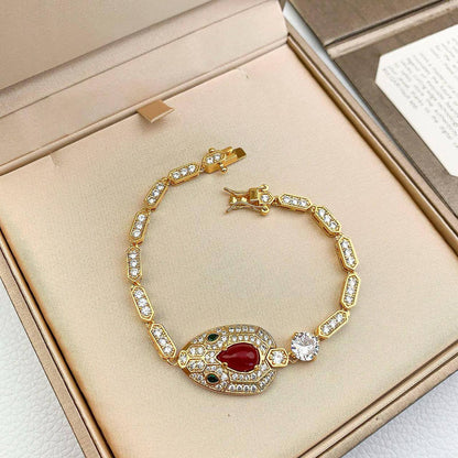 Bvlgari Set* ☘️
Necklace 
Earrings 
Bracelet 
*Master Quality* 🌷
~390 AED~ was
👇👇👇👇 NOW👇👇👇👇
OFF

300 dhs🪙💕
normal box
🎁🎁🎁

Zain48
♥️♥️♥️