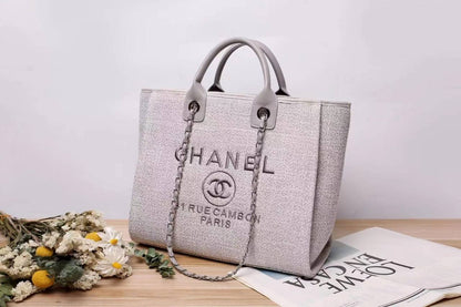 Chanel 
120 dhs✅
size 41cm

Zain161
♥️♥️♥️