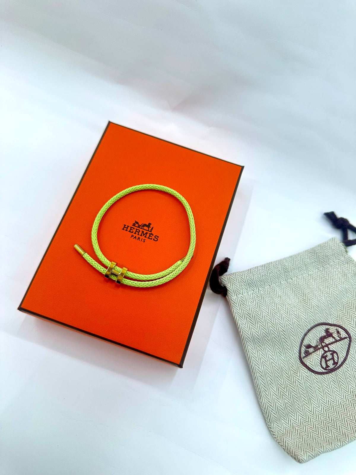Hermes
Good quality 
Bracelet 
With black boxes
20 dhs🇦🇪🇦🇪

With normal boxes and 
Paper bag
30 dhs🇦🇪🇦🇪

With original boxes
40 dhs🇦🇪🇦🇪

Zain216
♥️♥️♥️