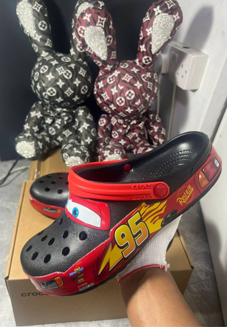 Crocs Classic Lightning McQueen' clog ‘Black Red’🐞
NEW ARRIVALS 🤩
36-45 AVAILABLE 
120 dhs🪙💕

Zain242
♥️♥️♥️