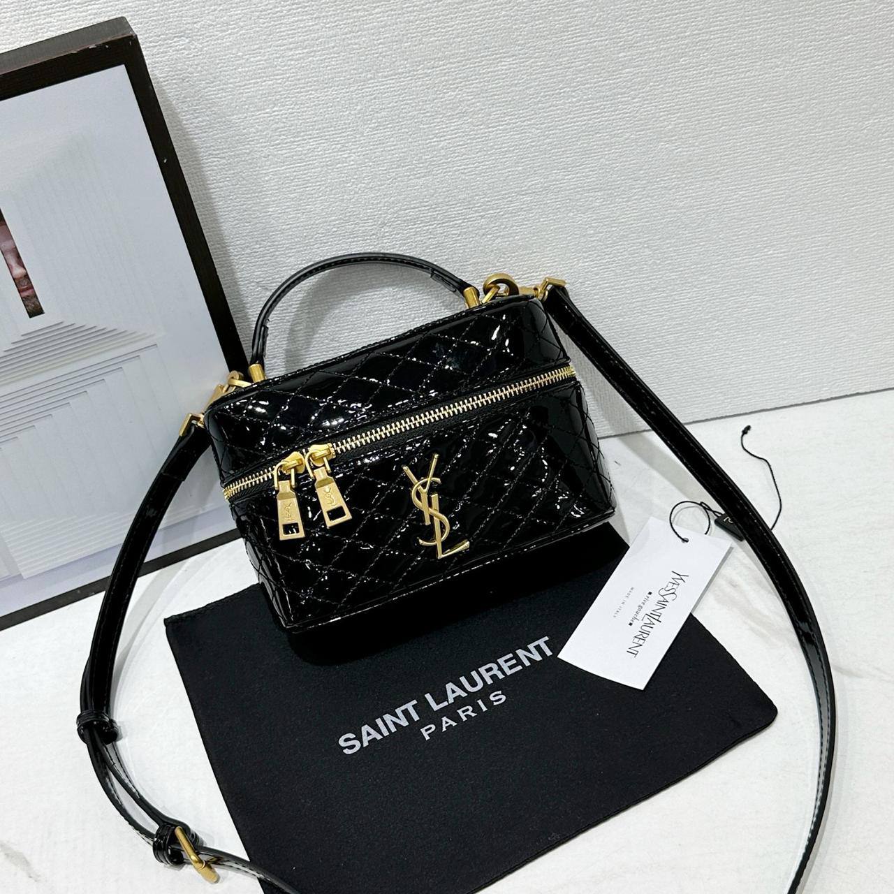 💗 YSL Gaby
1⃣️ First quality +🎁
size : 18.5 * 13 * 7 cm
85 dhs❣️
with box 🎁

Zain115
♥️♥️♥️