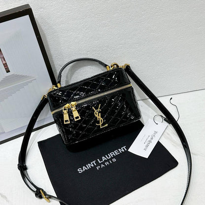 💗 YSL Gaby
1⃣️ First quality +🎁
size : 18.5 * 13 * 7 cm
85 dhs❣️
with box 🎁

Zain115
♥️♥️♥️