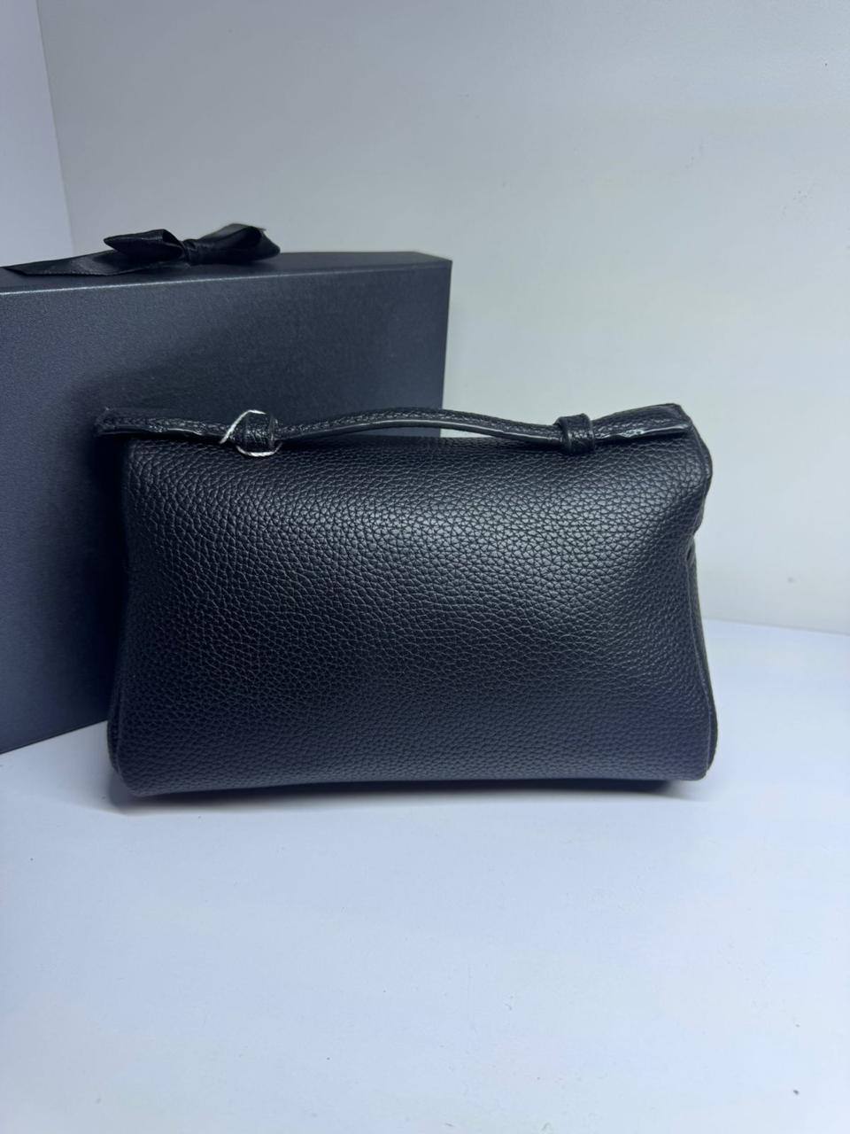 🎉 Discount  💗Chanel / Hermes / lv
1️⃣ First quality +🎁
Size : 21 ~ 18 * 12 cm

Withbox🎁

70 dhs🇦🇪🇦🇪

Zain115
♥️♥️♥️