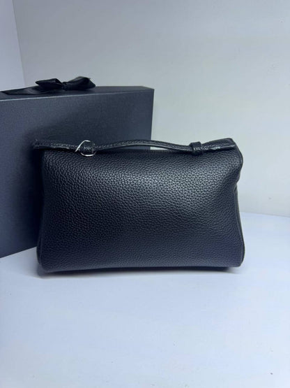 🎉 Discount  💗Chanel / Hermes / lv
1️⃣ First quality +🎁
Size : 21 ~ 18 * 12 cm

Withbox🎁

70 dhs🇦🇪🇦🇪

Zain115
♥️♥️♥️