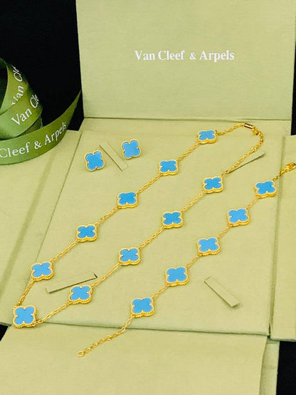 230 dhs✅ SET 
VCA
MASTER 💫✨
NECKLACE BRACELET EARRINGS
WITH BOX AND PAPER BAG🎁🛍️

Zain89
♥️♥️♥️