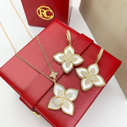 ROBERTO COIN
SET MASTER💫✨
NECKLACE EARRINGS
WITH BOX AND PAPER BAG 🎁🛍️
140 DHS✅

Zain89
♥️♥️♥️