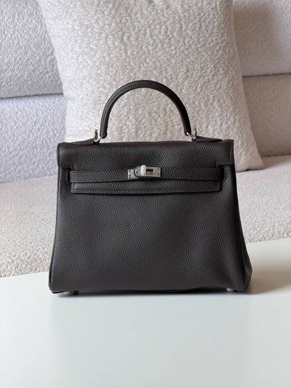 Hermes
kelly 25 cm💥Master quality ✅with box📦
440 dhs✅

Zain52
♥️♥️♥️