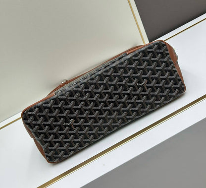 GOYARD 

COPY ONE 

NEW CAME 

170 DHS🇦🇪🇦🇪🇦🇪

Zain295
♥️♥️♥️