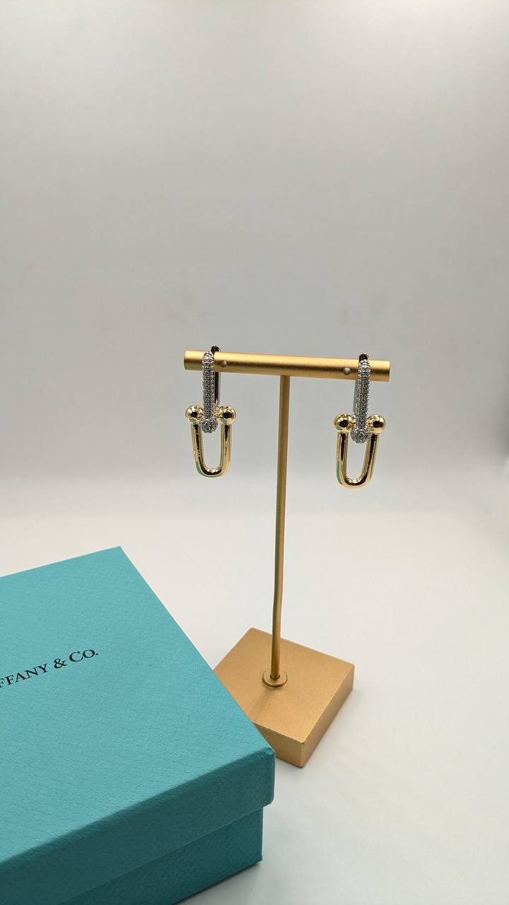 Tiffany & Co
*Master Quality* 
*Earrings*
80 dhs✅ with Normal Box 🎁

Zain210
♥️♥️♥️