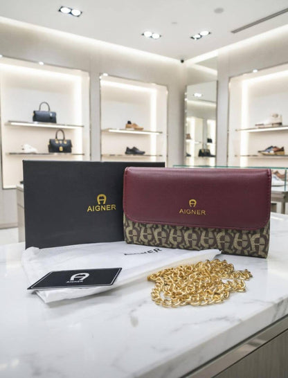 Aigner - CH
80 dhs💓
with box
Size:21*12*4

Zain07
♥️♥️♥️