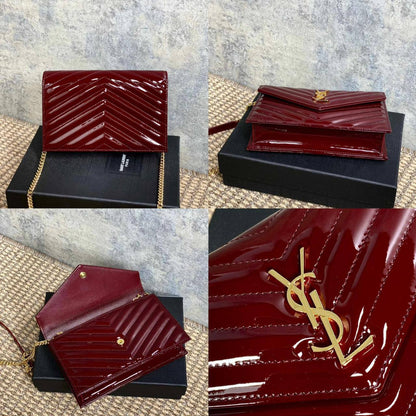 💖 Ysl Envelope bag
1️⃣Frist quality +🎁
Size : 22.5  * 14 cm
80 dhs❣️
with box 🎁

Zain115
♥️♥️♥️