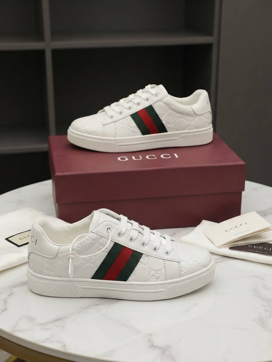 Gucci

 Lady shoes 

Withbox & paper bag 

120 dhs🇦🇪🇦🇪

Zain40
♥️♥️♥️
