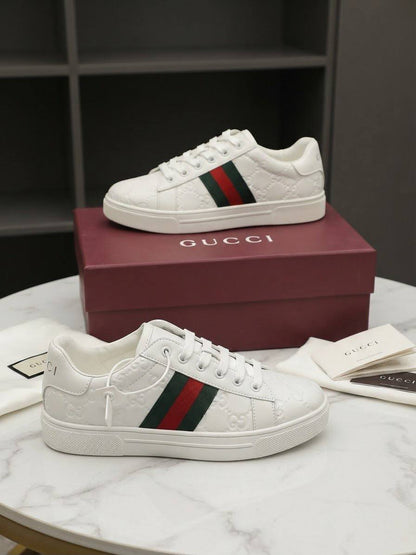 Gucci

 Lady shoes 

Withbox & paper bag 

120 dhs🇦🇪🇦🇪

Zain40
♥️♥️♥️