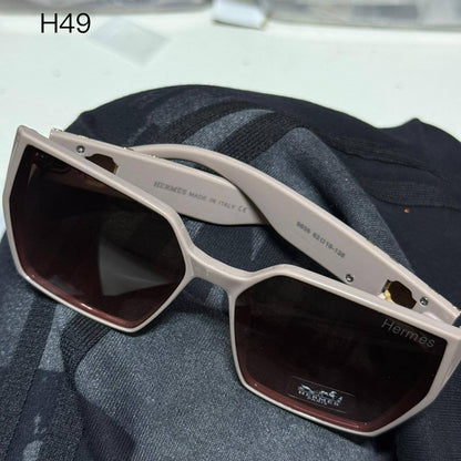 Hermes ❤️‍🔥*
Sunglasses 🕶️ 
Copy one❣️
good quality 💯
With master box 🗃️ 
50 dhs🪙🌨️

Zain216
♥️♥️♥️