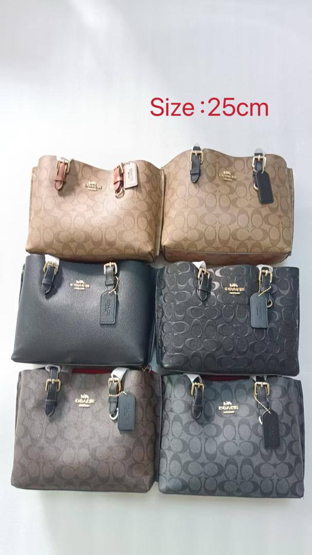 Coach
85 dhs✅
high quality 
With box
🎁🎁🎁

25cm

Zain26
♥️♥️♥️