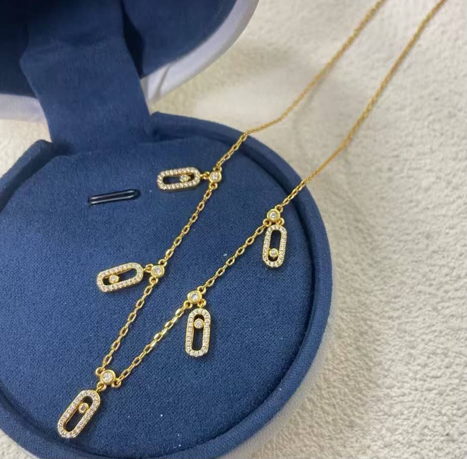 Messika ❤️‍🔥*
Necklace 💥
Master quality 💯
With normal boxes 🗃️ 
55 dhs💛
With master box 📦 
90 dhs💛

Zain216