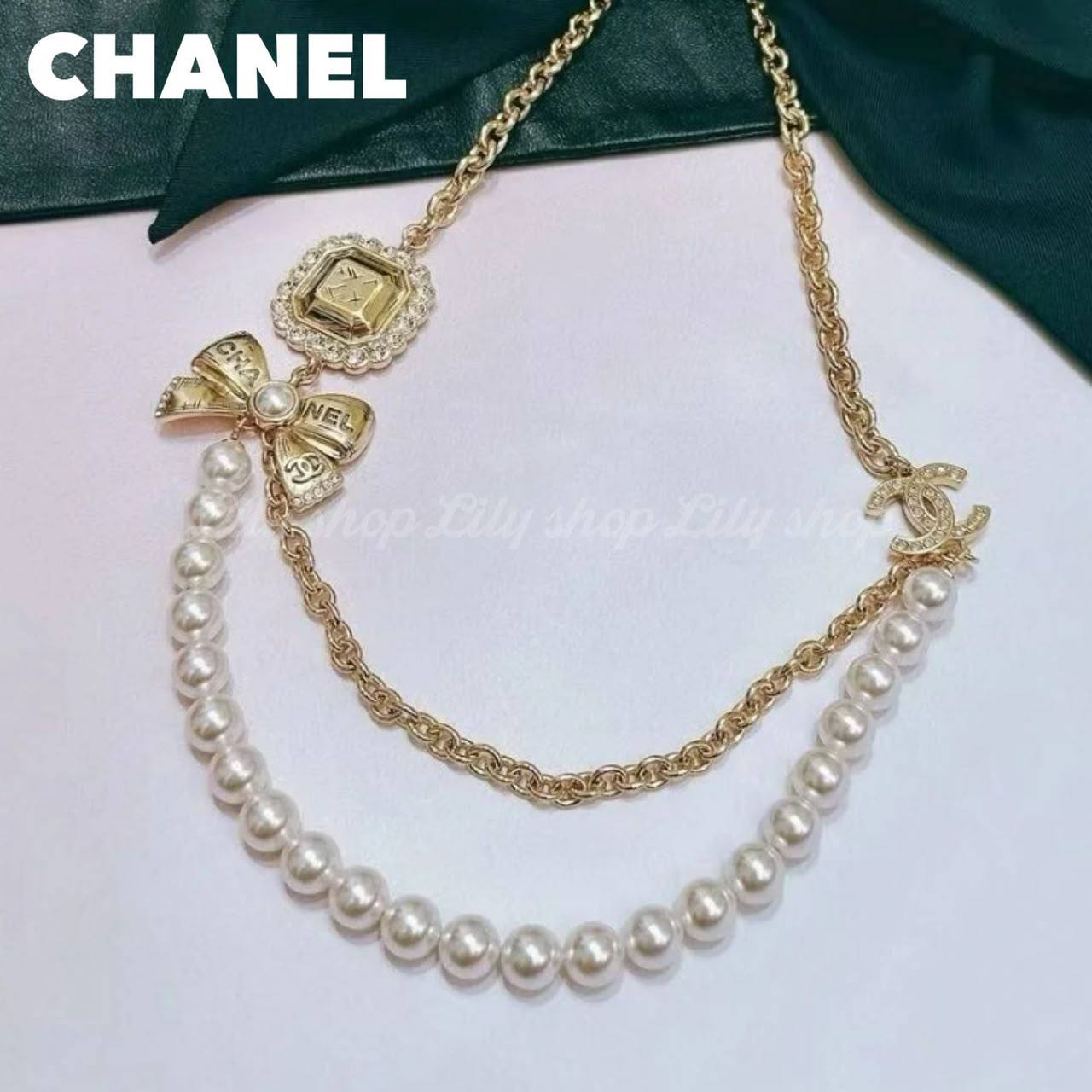CHANEL ❤️‍🔥*
Necklace ✨
Earring🐦‍🔥
Master quality 💯
With normal boxes 🗃️ 
120 dhs✅
With master box 🗃️ 
140 dhs✅

Zain216
♥️♥️♥️