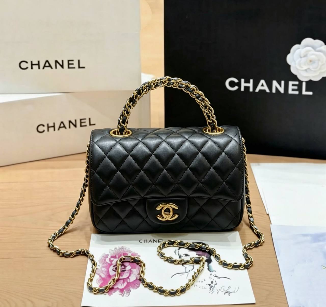 CHANEL
GOOD QUALITY 
WITH BOX 
100 dhs✅

Zain295
♥️♥️♥️