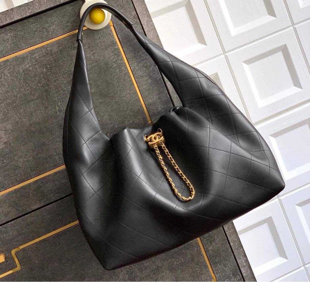 CHANEL 
NEW CAME 
HIGH QUALITY 
115 dhs🇦🇪

Zain39
♥️♥️♥️