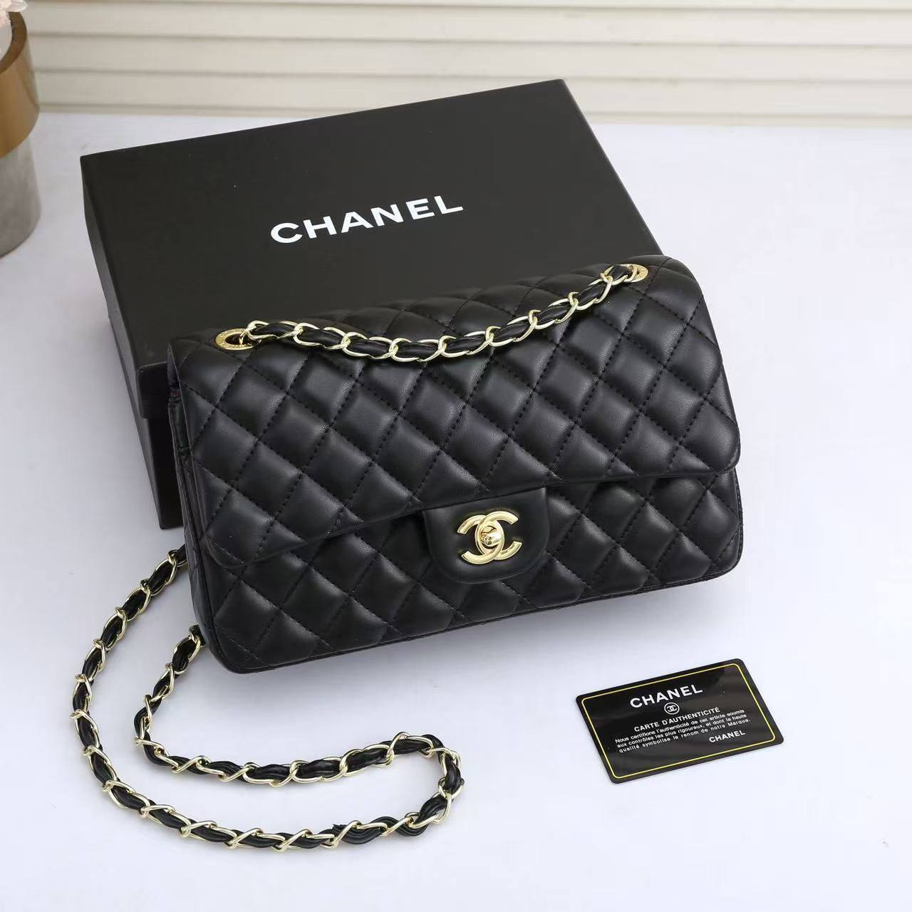 Chanel

with box
🎁🎁🎁

110 dhs✅
good quality

Zain143
♥️♥️♥️