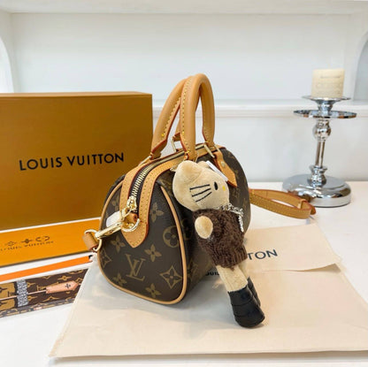 LV

SPEEDY COPY
 ONE SMALL SIZE 

WITH DOUBLE BOX 
125 dhs🇦🇪🇦🇪

Size: 20cm

Zain39
Zain17
Zain295
♥️♥️♥️