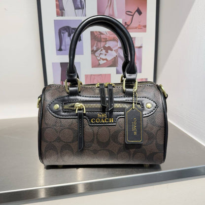 Coach
70 dhs✅

Zain232
♥️♥️♥️