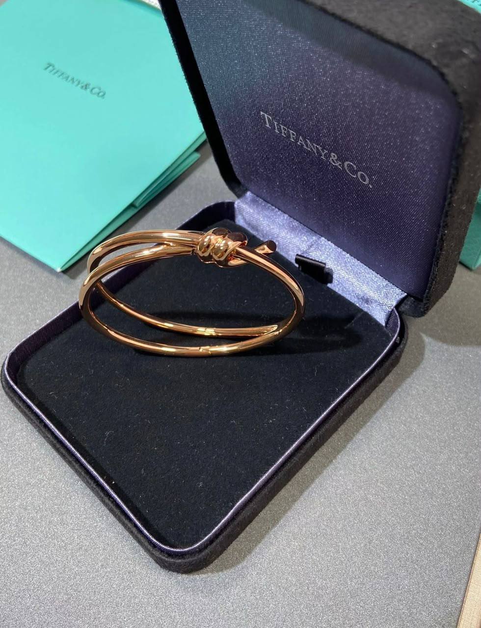 Tiffany bangle 🦋

Medium size 

Master quality 

115 DHS🇦🇪  normal box 📦

Zain48
♥️♥️♥️