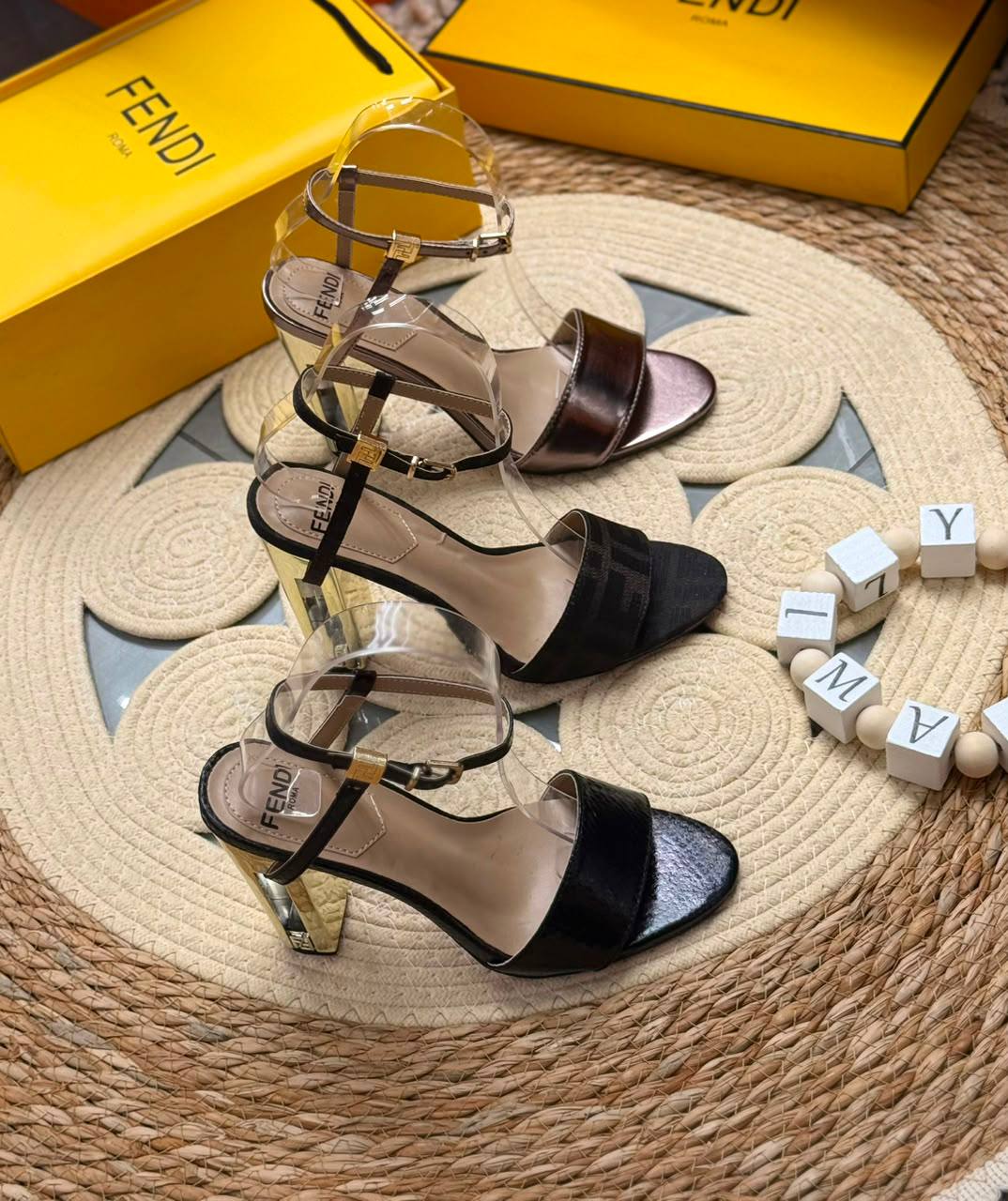 Fendi
     🧨. Size.  36 to 41
130 dhs💛

Zain80
♥️♥️♥️