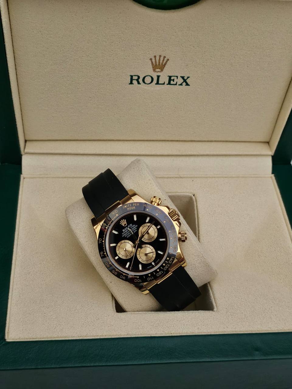 *♛ ROLEX♛*
Rolex
 DAYTONA 40MM 
Swiss movement🇨🇭
Water resistant 💧
Sapphire crystal 
Super Master quality 
With Original Box  📦🛍️
For Price 👇 WhatsApp✅
0568585901 
0507557372
0552275751 Owner Zain 👌

Zain282
♥️♥️♥️