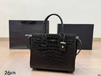 YSL
110 dhs✅ 

Zain46
♥️♥️♥️
