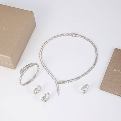 BVLGARI SET
Necklace ✨
Earring 🐦‍🔥
Bangle 💥
Ring 💍 available size 👇
6,7,8,9
Master quality 💯
With normal boxes 🗃️ 
320 dhs🇦🇪🇦🇪

With master box 📦 
350 dhs🇦🇪🇦🇪

Zain216
♥️♥️♥️