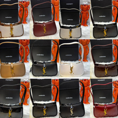 coach model, 
good quality, 

comes with box, 
🎁🎁🎁

size... 25 * 14 cm
90 dhs❣️

Zain12
♥️♥️♥️