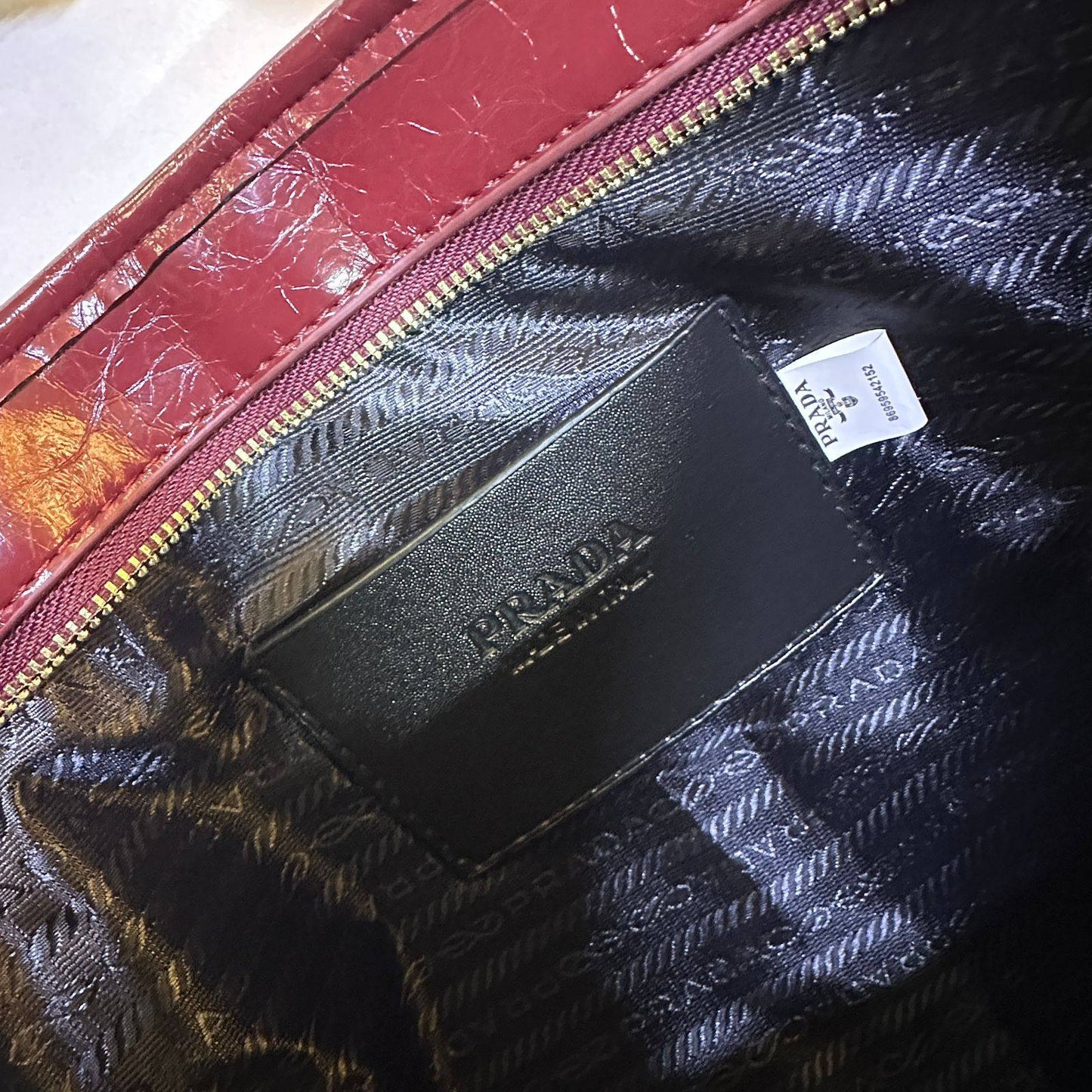 Prada 

High quality 

135 dhs

Zain39
♥️♥️♥️