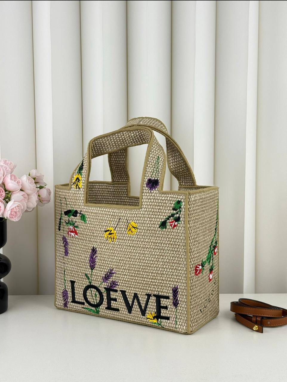 Loewe
Master🌺🌺
240 dhs💓

Zain141
♥️♥️♥️