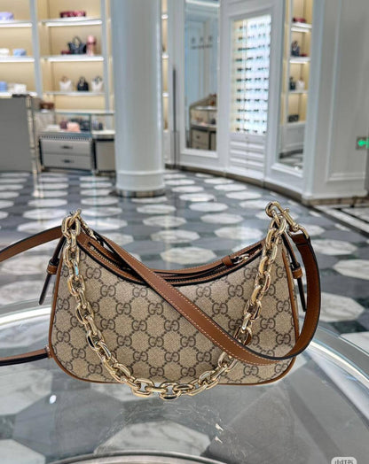 🌟 Gucci Emblem
1⃣️ First quality +🎁
Size : 24 * 16  cm
90 dhs❤️
with box🎁

Zain115
♥️♥️♥️