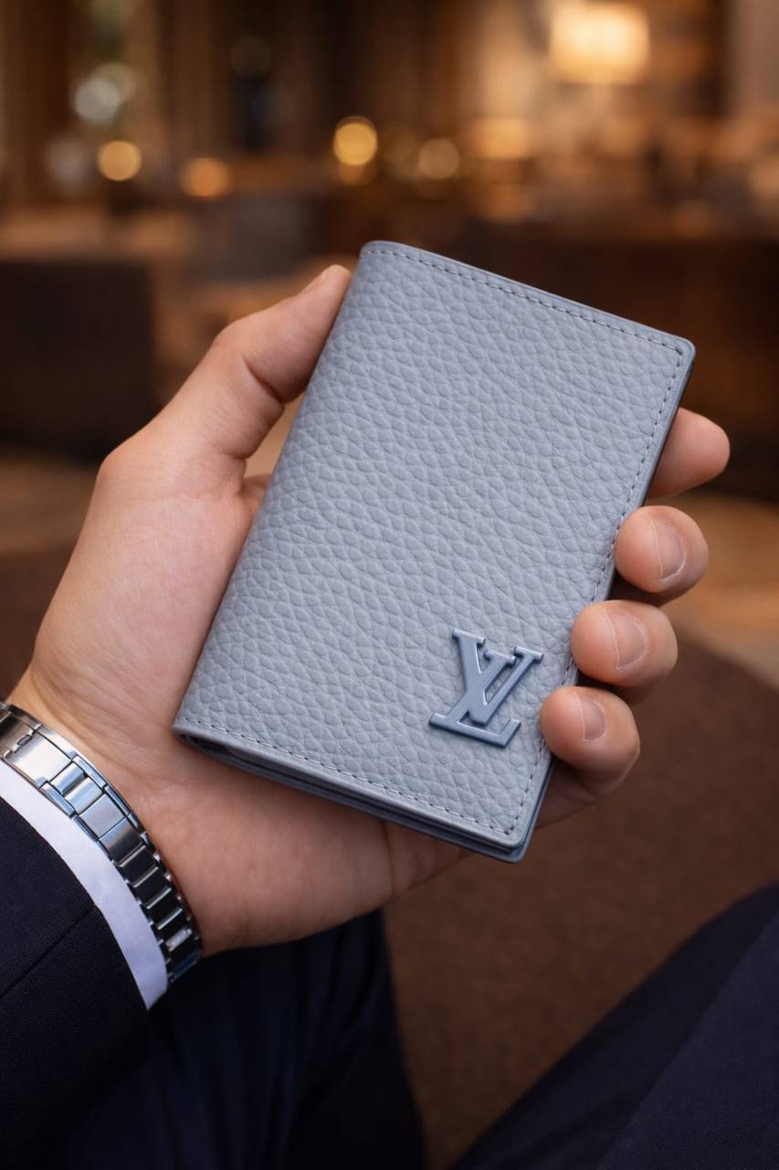 Lv master quality wallet 

with box
🎁🎁🎁

90 dhs💓

Zain59
♥️♥️♥️