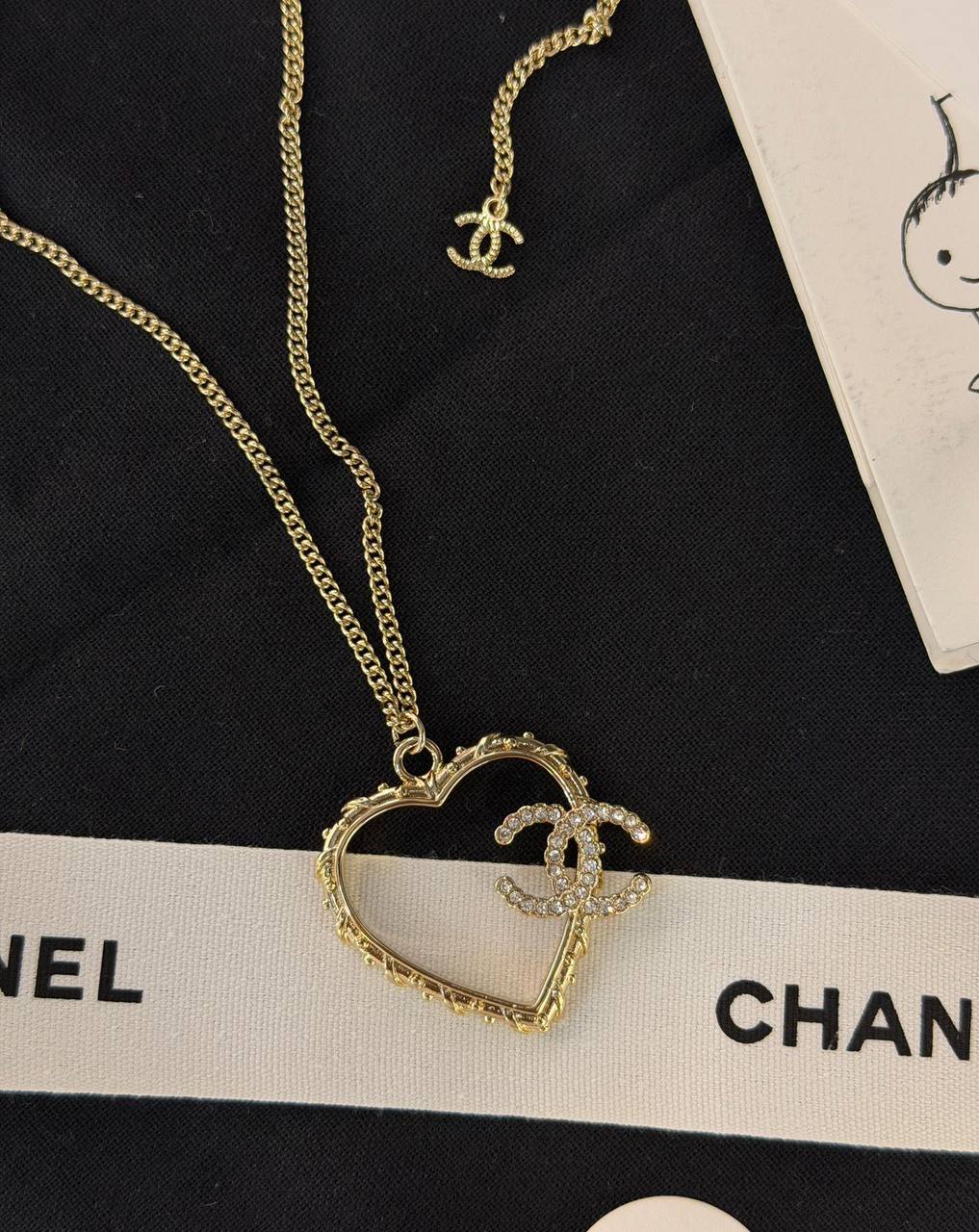 CHANEL*  🖤
* Necklace & Earing ⬆️
* ⁠↗️ *Super Master Quality ®️*
Set (Necklace with Earings)
*170 dhs🪙🌨️* with *Normal* Box & Bag
*230 dhs🪙🌨️* with *Orignal* Packing 

Zain209
♥️♥️♥️