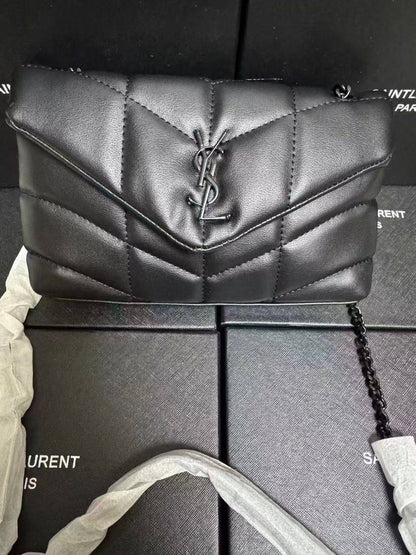 YSL
90 dhs🪙🖤
size：23×13×7cm
Good quality 
with box
🎁🎁🎁

Zain35
♥️♥️♥️